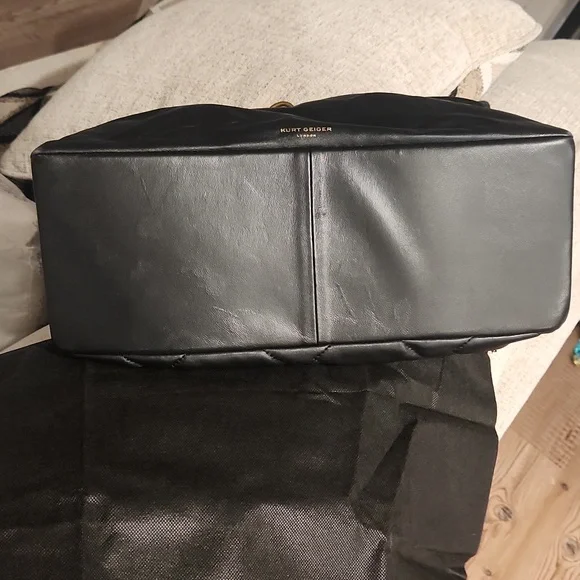 XXL Kensington Soft Quilted Leather Shoulder Bag Authentic - Picture 10 of 15